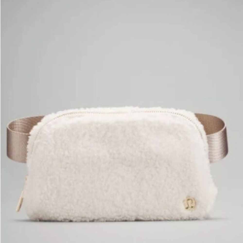 Lululemon Everywhere FLEECE Belt Bag FLEECE SHERPA  Natural Ivory Trench